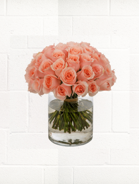 PEACH ROSES IN GLASS VASE