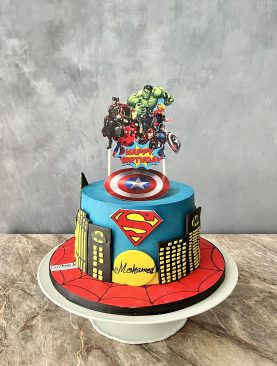 SUPER HEROS CAKE