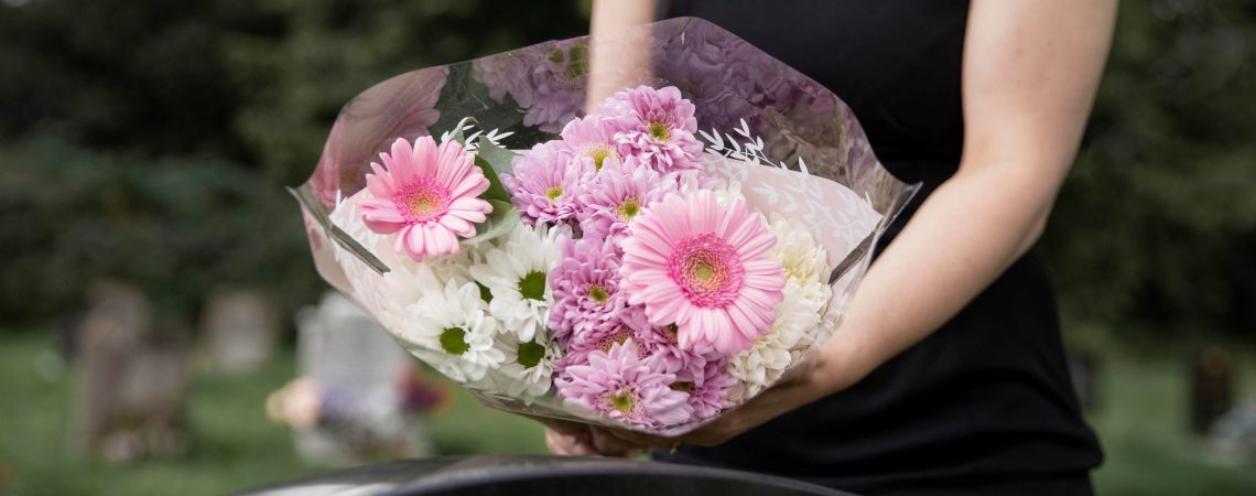 Dubai flower shop for funeral flowers