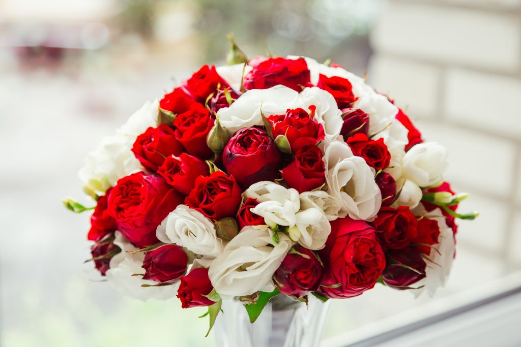 anniversary flowers in dubai